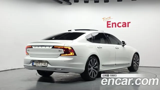 2022 Volvo S90