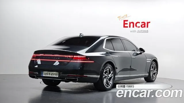 2023 Genesis G90