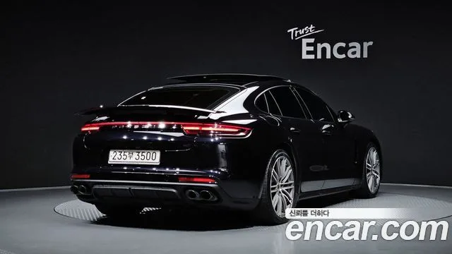 2020 Porsche Panamera