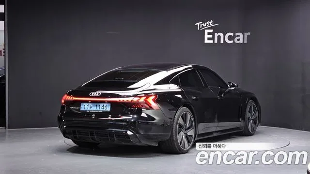 2022 Audi e-tron GT, foto 2