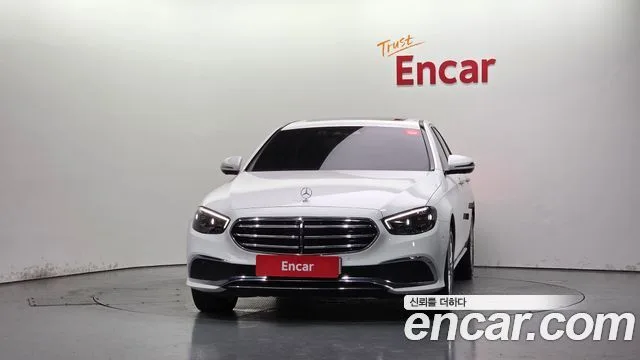 2023 Mercedes-Benz E-Class, foto 3