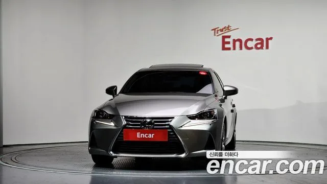 2019 Lexus IS, foto 3