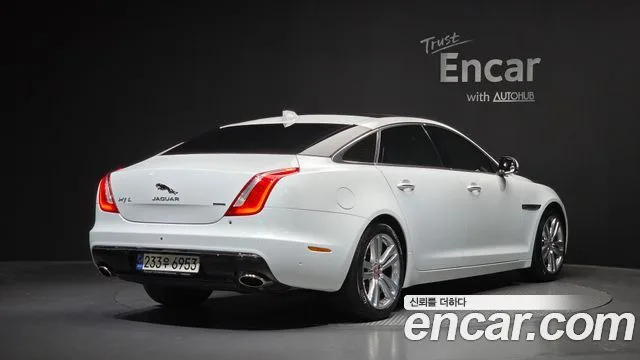 2016 Jaguar XJ