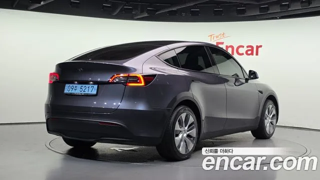 2023 Tesla Model Y, foto 2