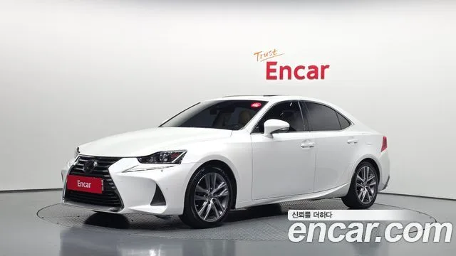 2019 Lexus IS