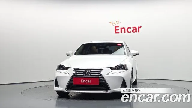 2019 Lexus IS, foto 3