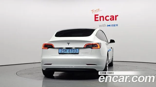 2022 Tesla Model 3, foto 3