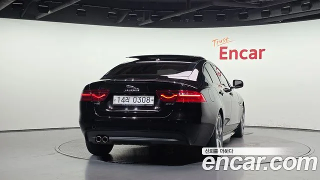 2016 Jaguar XE, foto 4