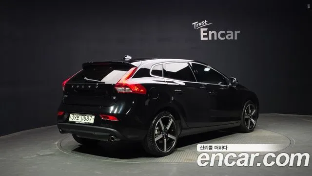 2016 Volvo V40