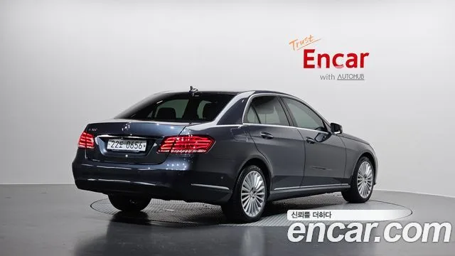 2016 Mercedes-Benz E-Class, foto 2