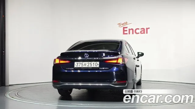 2021 Lexus ES, foto 4