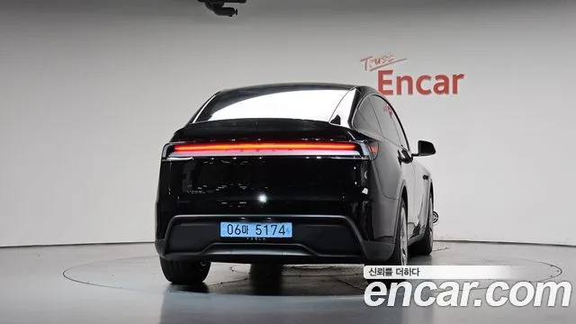 2026 Tesla Model Y, foto 3