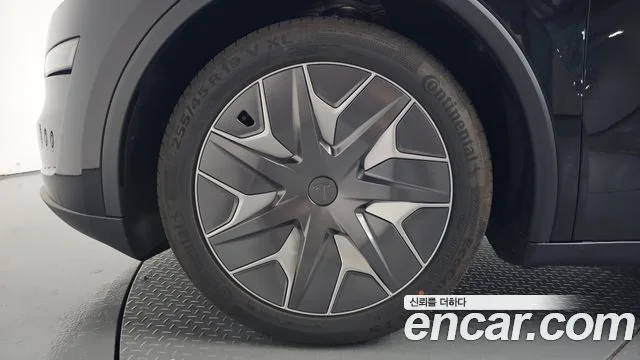 2026 Tesla Model Y, foto 4