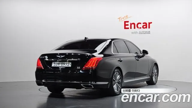 2016 Genesis EQ900