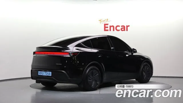 2025 Tesla Model Y, foto 2
