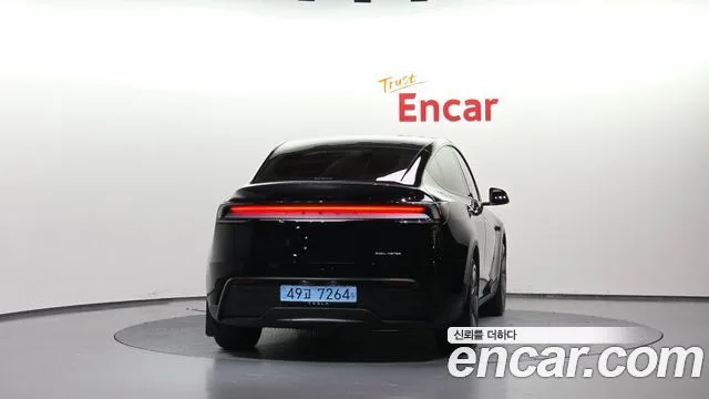 2025 Tesla Model Y, foto 4