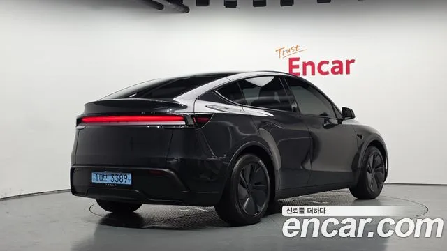 2025 Tesla Model Y