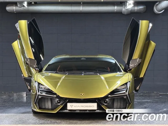 2025 Lamborghini Revuelto