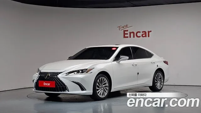 2025 Lexus ES