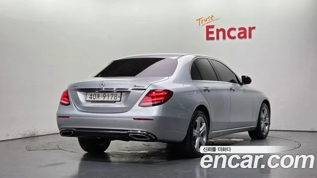 2017 Mercedes-Benz E-Class, foto 2