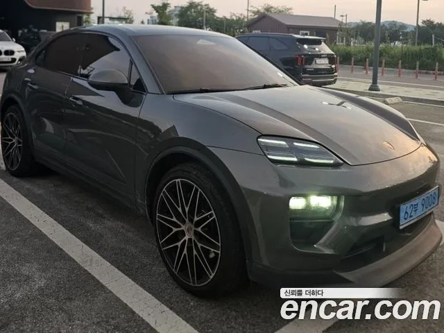 2025 Porsche Macan