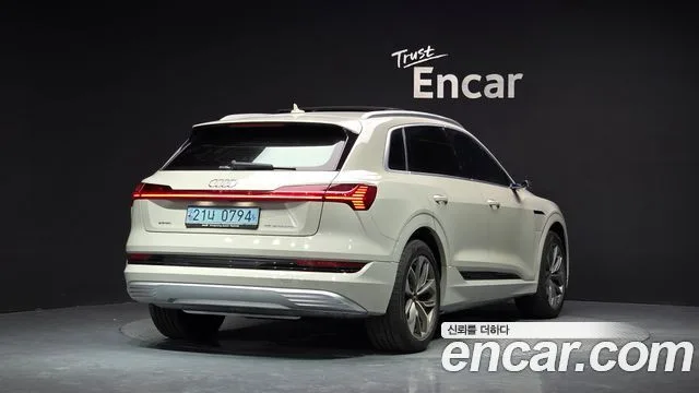 2020 Audi e-tron, foto 2
