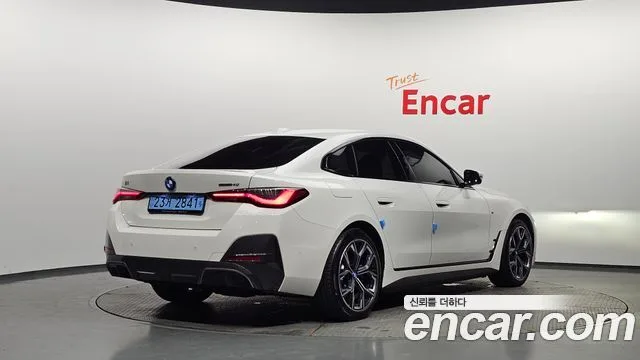2022 BMW i4, foto 2