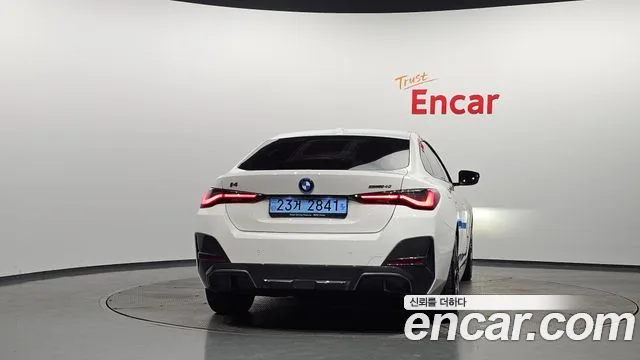 2022 BMW i4, foto 4