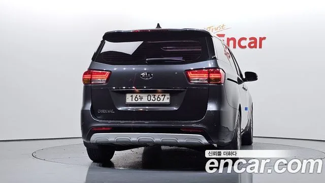 2016 Kia Carnival, foto 4