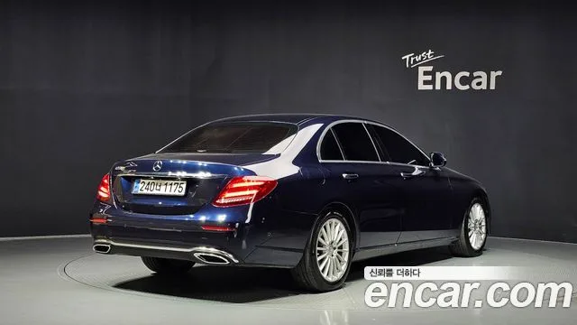 2017 Mercedes-Benz E-Class, foto 2