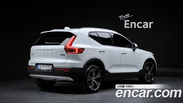 2022 Volvo XC40