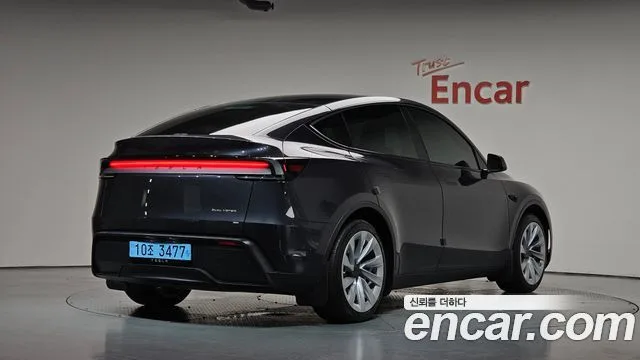 2025 Tesla Model Y