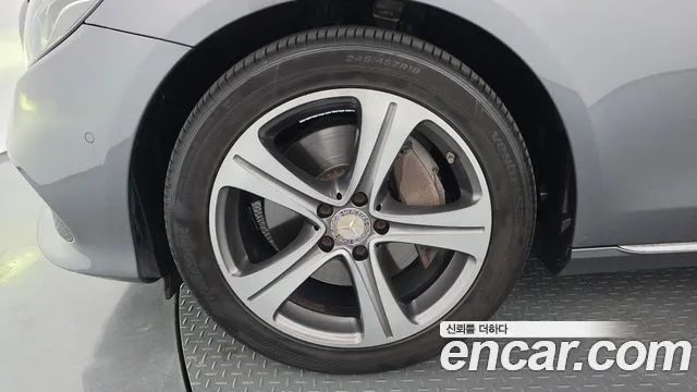 2017 Mercedes-Benz E-Class, foto 4