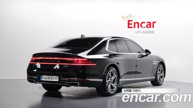 2023 Genesis G90