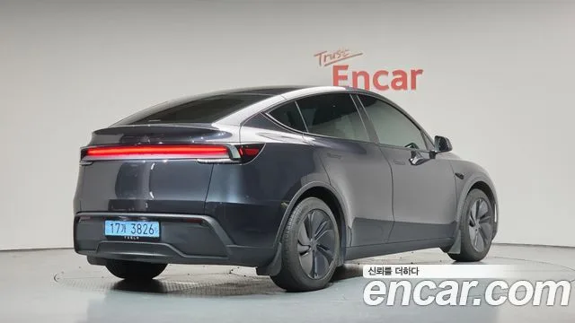2025 Tesla Model Y
