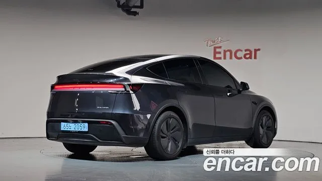 2025 Tesla Model Y
