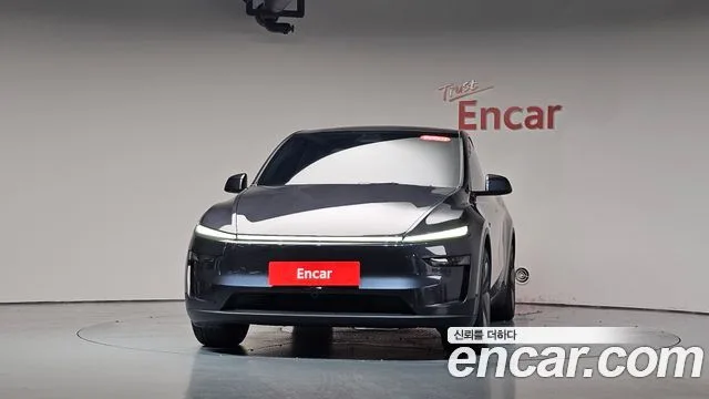 2025 Tesla Model Y, foto 2