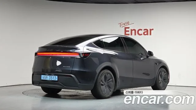 2025 Tesla Model Y
