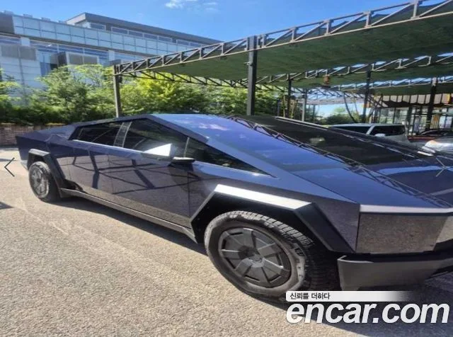 2026 Tesla Cybertruck, foto 2