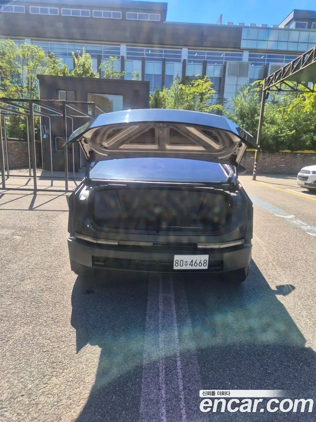 2026 Tesla Cybertruck, foto 3