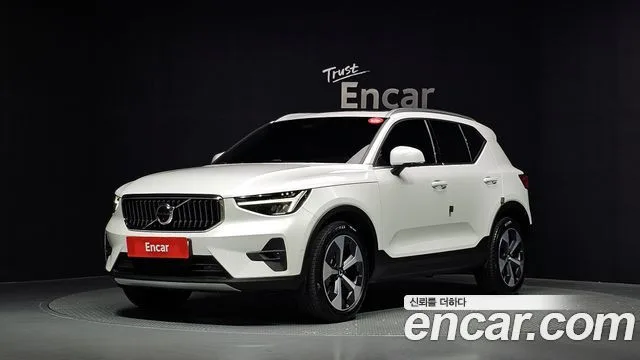 2023 Volvo XC40