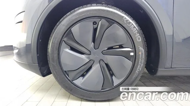 2026 Tesla Model Y, foto 4