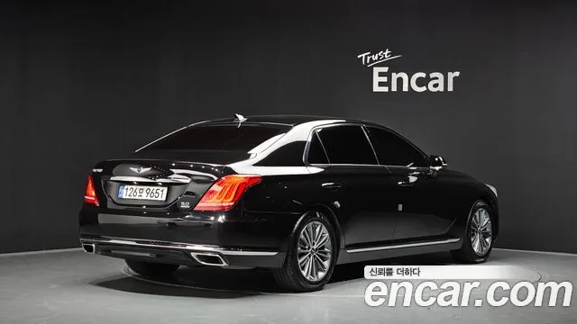 2018 Genesis EQ900