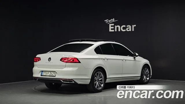 2021 Volkswagen Passat, foto 2