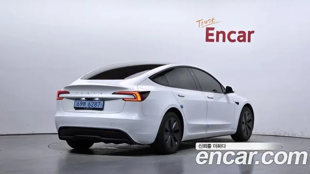 2025 Tesla Model 3, foto 2