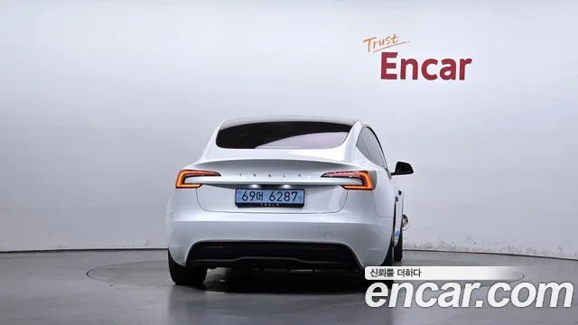 2025 Tesla Model 3, foto 4