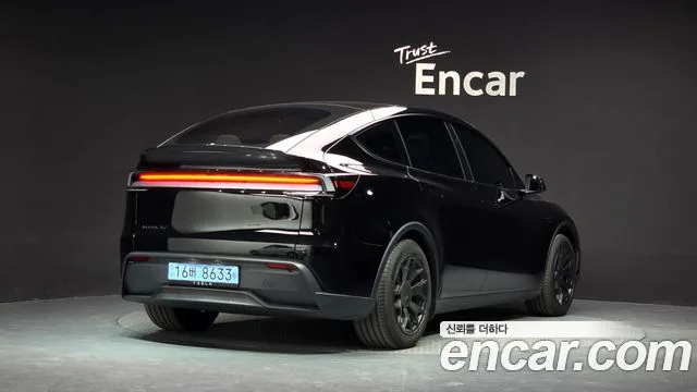 2026 Tesla Model Y, foto 2