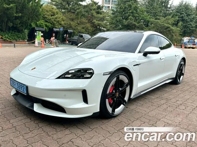 2025 Porsche Taycan