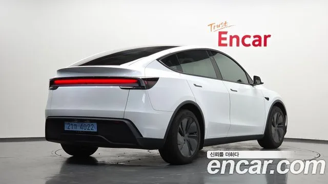 2026 Tesla Model Y, foto 2