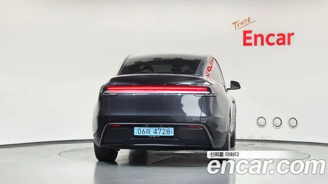 2025 Tesla Model Y, foto 4
